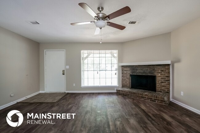 Building Photo - 170 Peachtree Dr