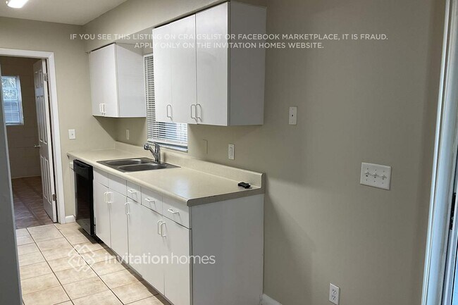 Foto del edificio - 102 Balboa Ct