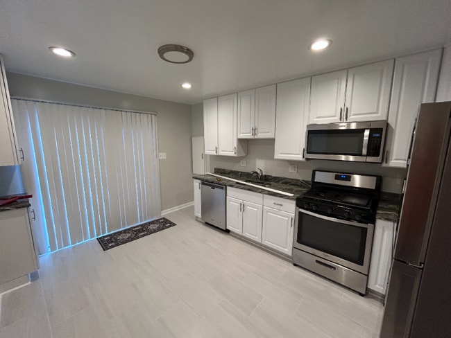 Photo - 5520 Halwis St House