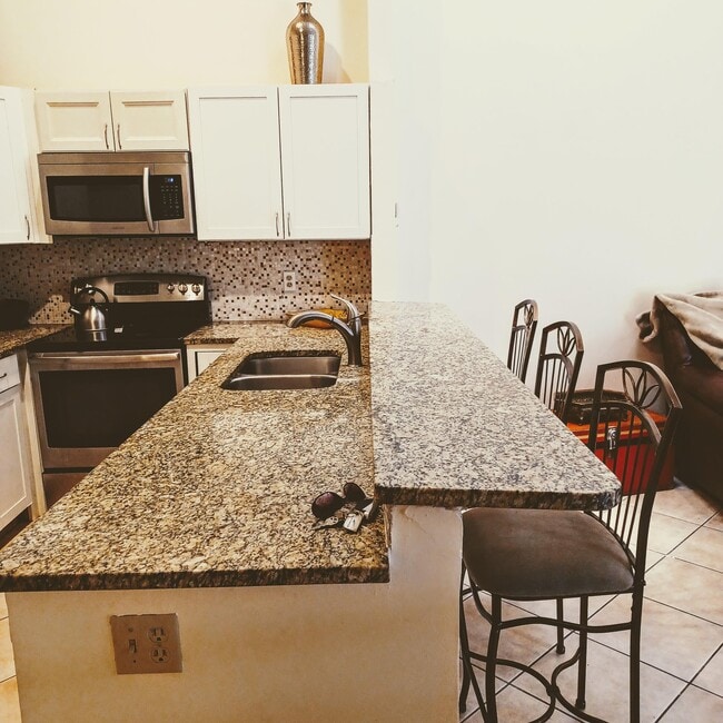 Foto del edificio - 14132 Lily Ct