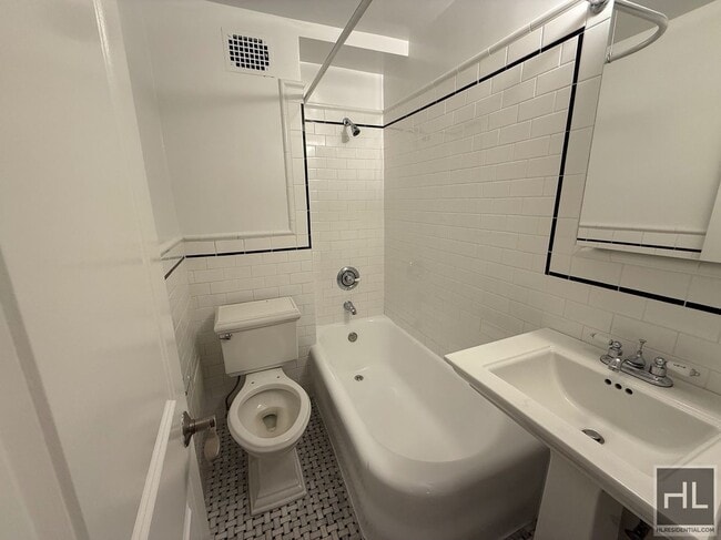 Building Photo - Christopher Street