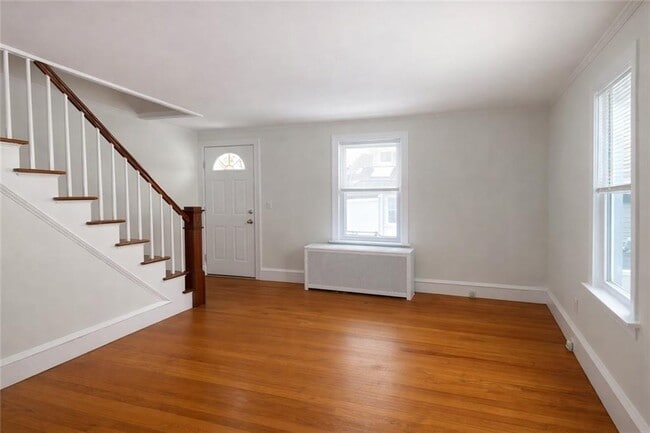 Building Photo - 866 Weeden St