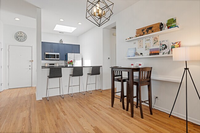 Foto del edificio - 2089 W Wabansia Ave