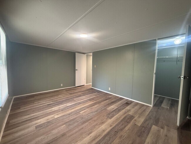 Foto del edificio - 2 Bedroom 2 Bath Mobile Home in Greenevill...