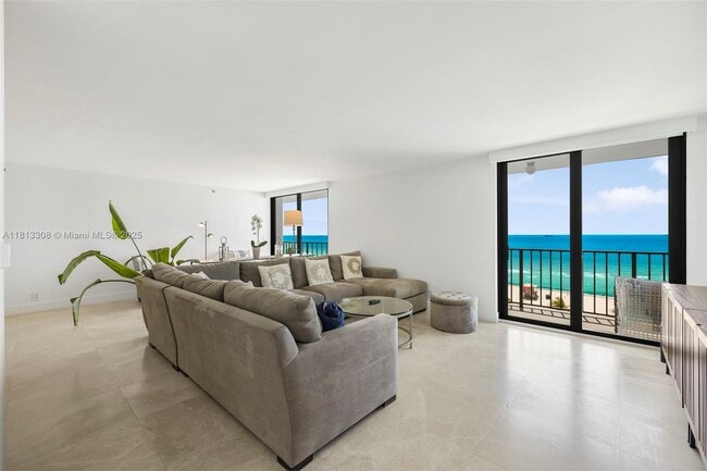 Building Photo - 2625 Collins Ave