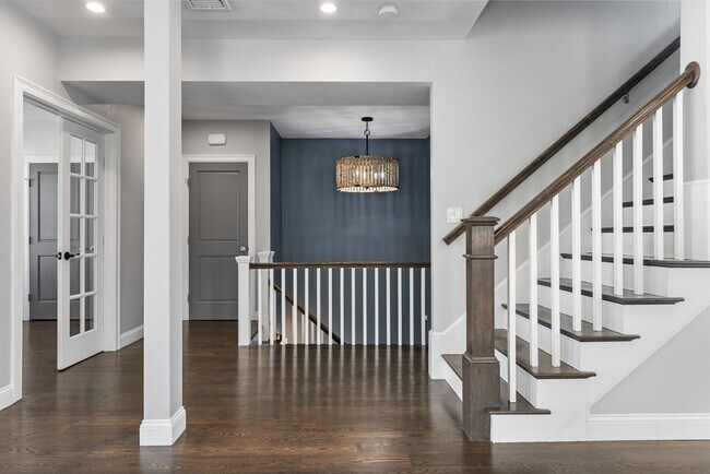 Building Photo - 83 Centre St