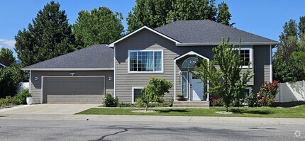 Building Photo - 1902 N Rio Grande Ln