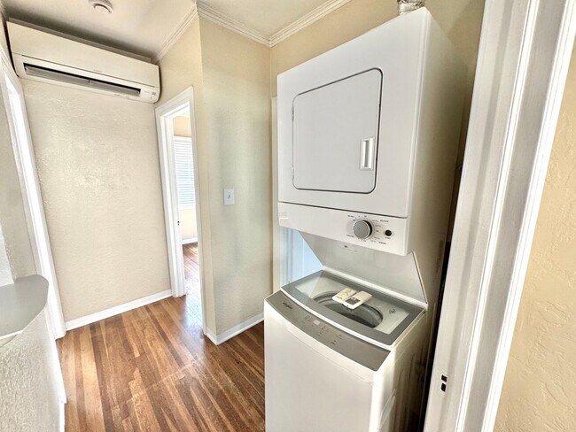 Foto del edificio - Cute North Park Bungalow! 2bd/1ba, 1 car garage, AC, W/D in-unit, fenced yard!