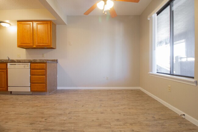 Dining at Crystal Ridge Apartments in Davenport, Iowa - Crystal Ridge Apartments & Townhomes
