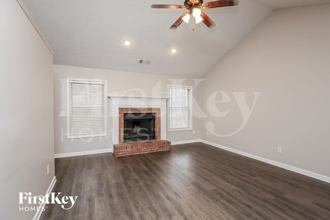 Building Photo - 727 Melrose Trce NE