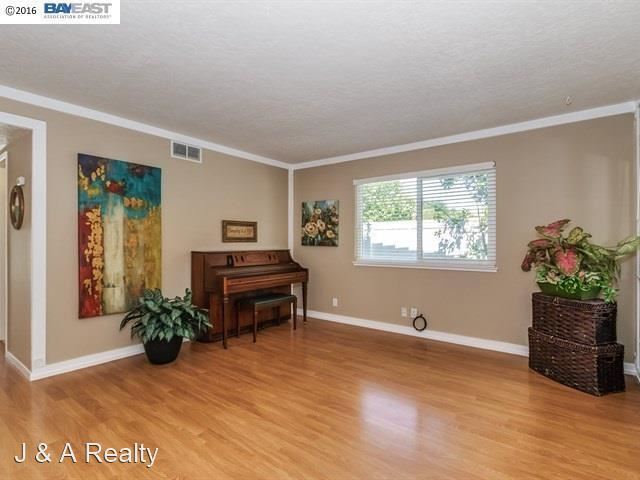 Building Photo - 2 br, 1.5 bath House - 38562 MCDOLE TER