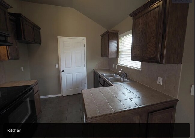 Building Photo - 233 Tecumseh Meadows Dr