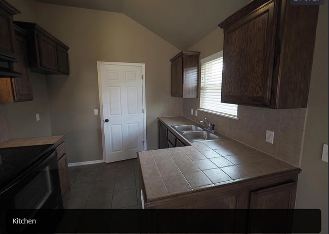 Foto del edificio - 233 Tecumseh Meadows Dr