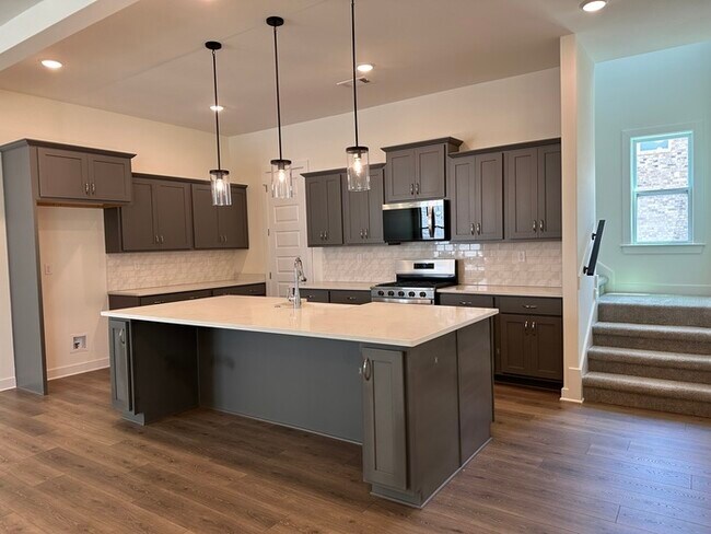 Building Photo - 5661 Pleasant Pk Pl