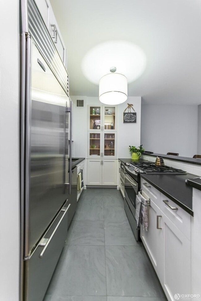 Photo - 327 E 47th St Apartment