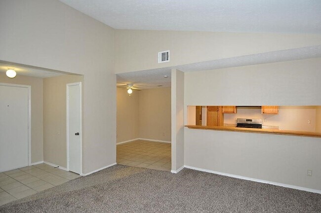 Foto del edificio - 28302 Doverbrook Dr