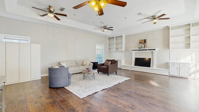 Building Photo - Charming Arlington residence offering spac...