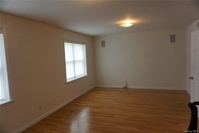 Building Photo - 3219 Riverdale Ave