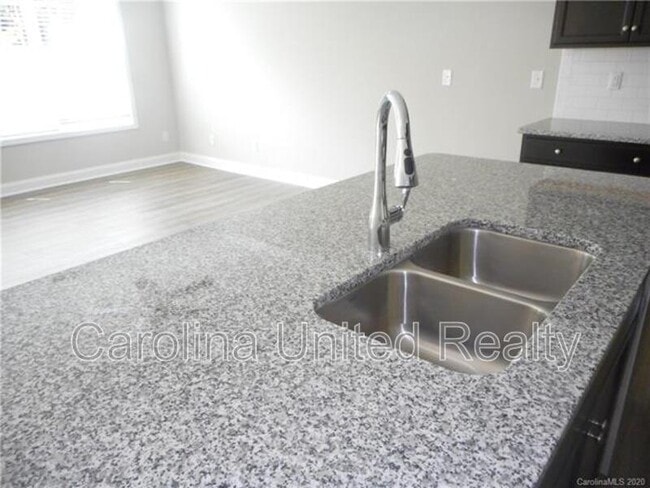 Foto del edificio - 8731 Harris Lake Ln