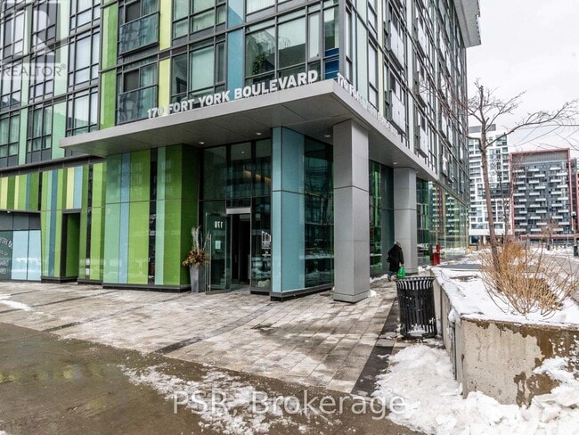 Building Photo - 170 Fort York Blvd