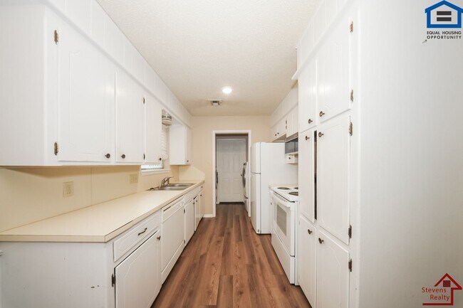 Foto del edificio - 119 SE Surrey Ln