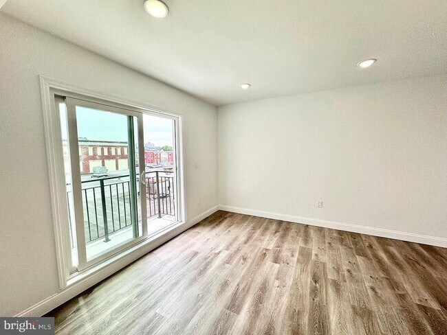 Foto del edificio - 4077 Lancaster Ave