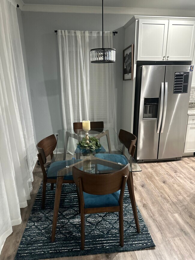 Comedor - 4700 Kilby Dr