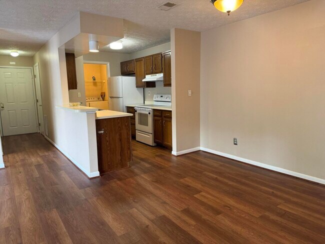 Foto del edificio - 90 Creekwood Dr