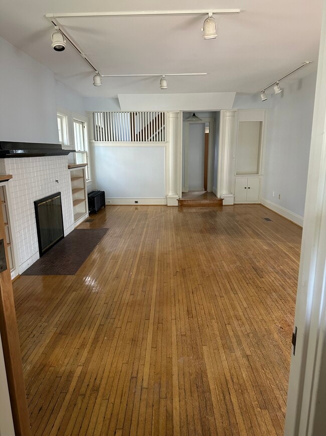 Sala de estar - 1110 N Maplewood Ave