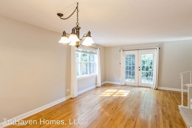 Building Photo - 2 br, 1.5 bath House - 525 W Washington Av...