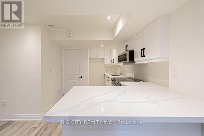 Building Photo - 32 Conchita St