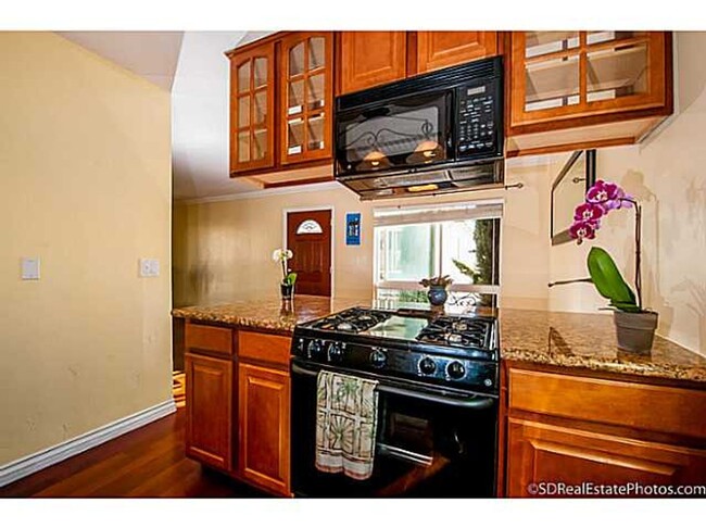 Building Photo - Beautiful 3 Bedroom 2 Bath in City Heights...