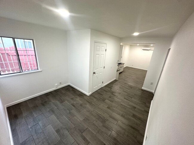 Building Photo - 908 Orange St