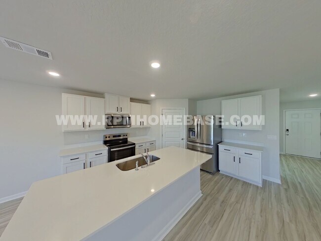 Foto del edificio - Spacious 5-Bedroom Home in Shoal River Community with Modern Features and Community Pool Access!