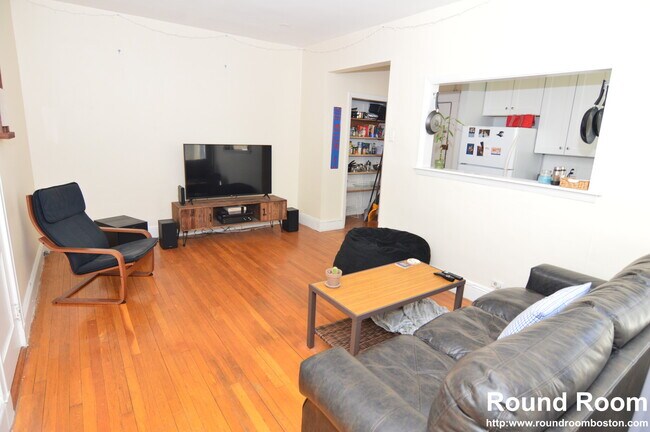 Building Photo - 229 Kelton St