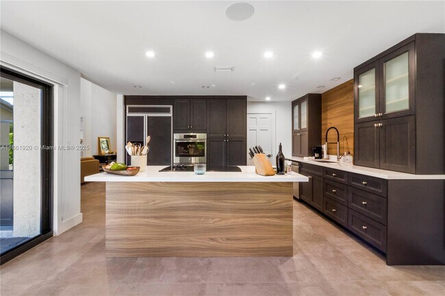 Building Photo - 371 Isla Dorada Blvd