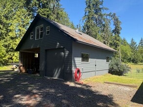 Building Photo - 8729 SE View Park Rd