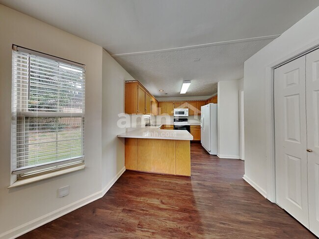 Foto del edificio - 120 Rose Garden Ln