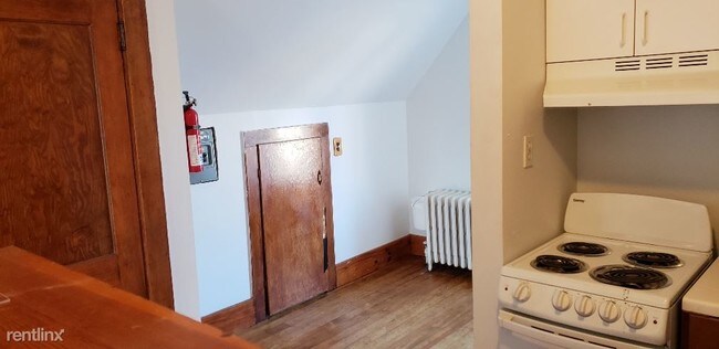 Building Photo - Studio, 1 bath  - 15 N Hamilton St Apt 3
