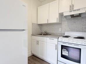 Building Photo - 1495 Gladstone Ave