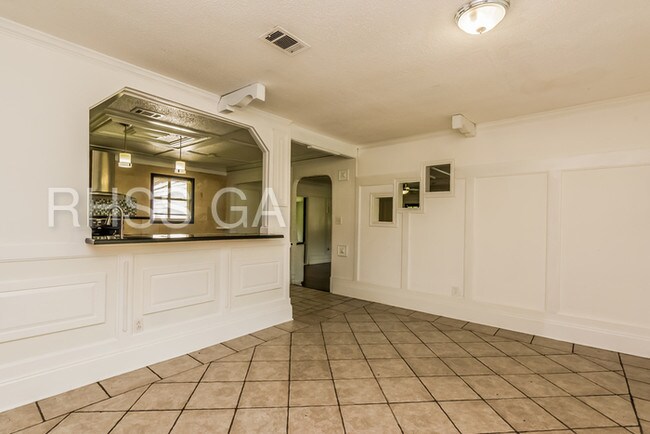 Building Photo - 8635 Hickory Ln