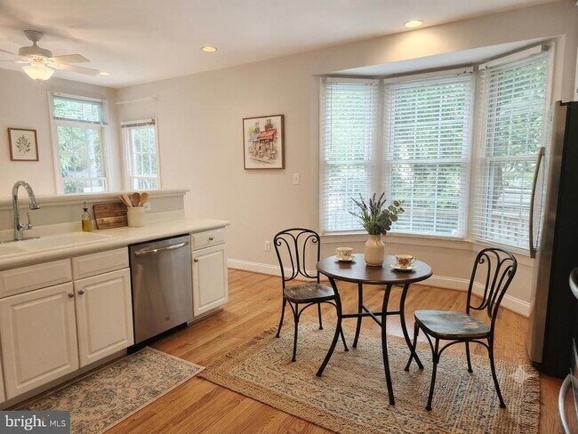 Foto del edificio - 2229 N Oak Ct