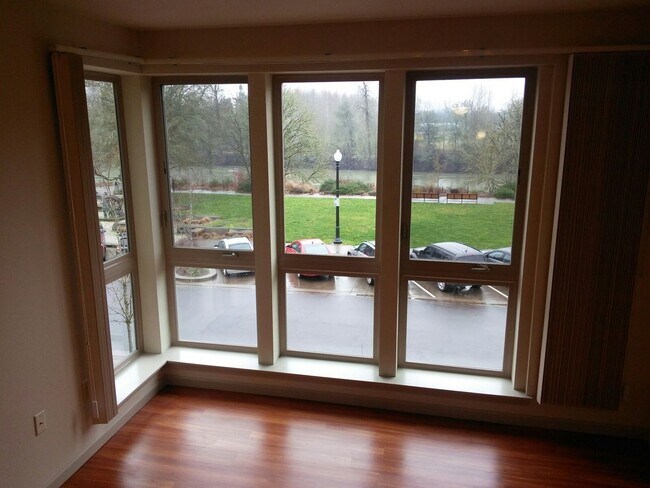 Building Photo - (863) The Jax 118 - 2 Bedroom / 1.5 Bathroom