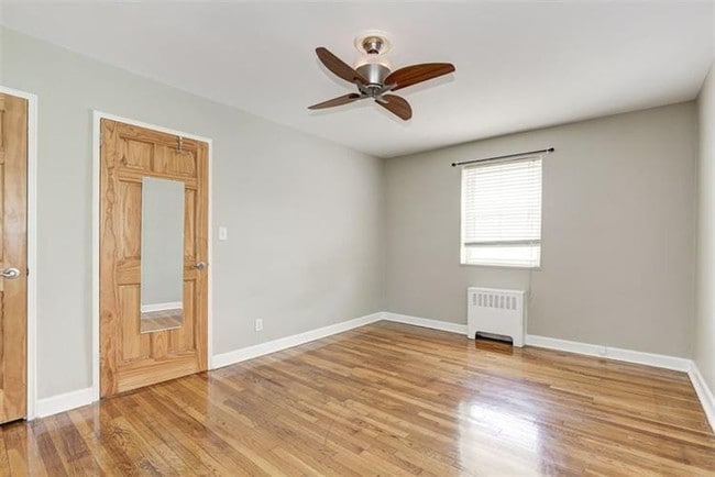 Bedroom - 165 Vroom St