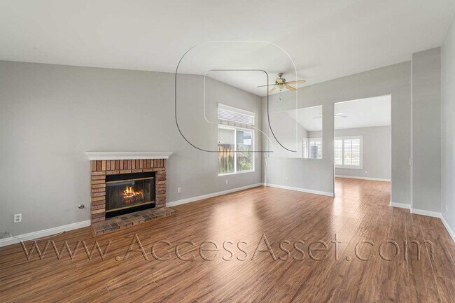 Foto del edificio - Charming 4-Bedroom, 2 Bath Home with Open ...