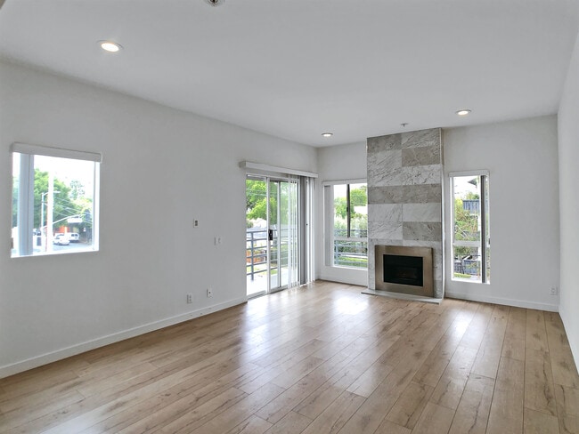 Foto del edificio - 301 S Swall Dr