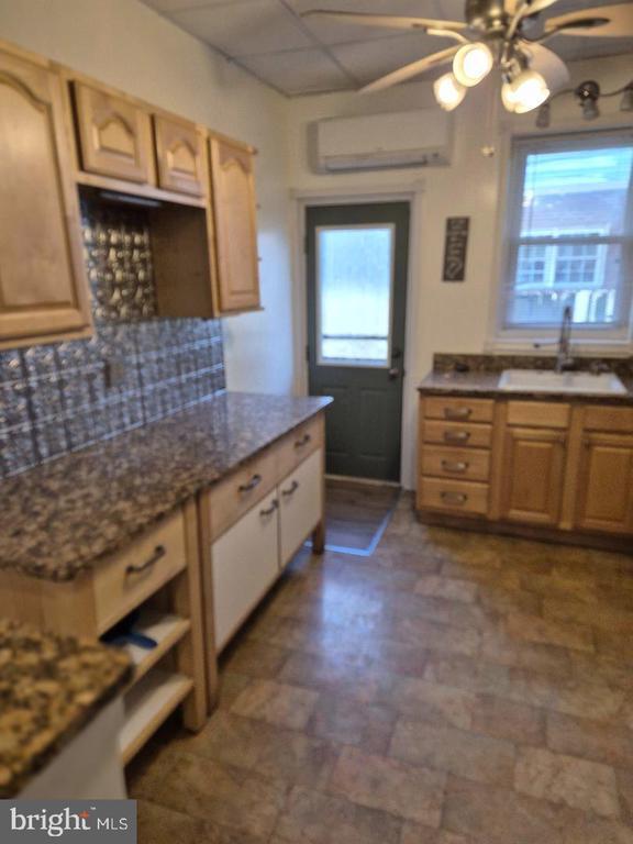 Foto del edificio - 2417 S Opal St