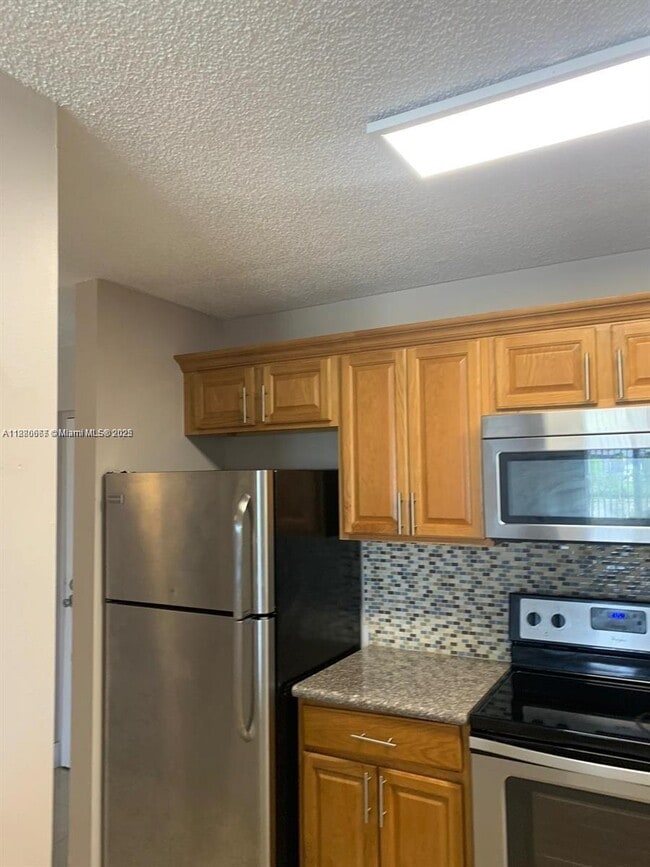 Building Photo - 14830 Naranja Lakes Blvd
