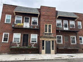 Building Photo - 1311 W 69th St