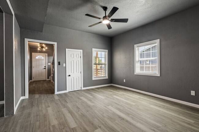 Foto del edificio - 1320 W Frisco St